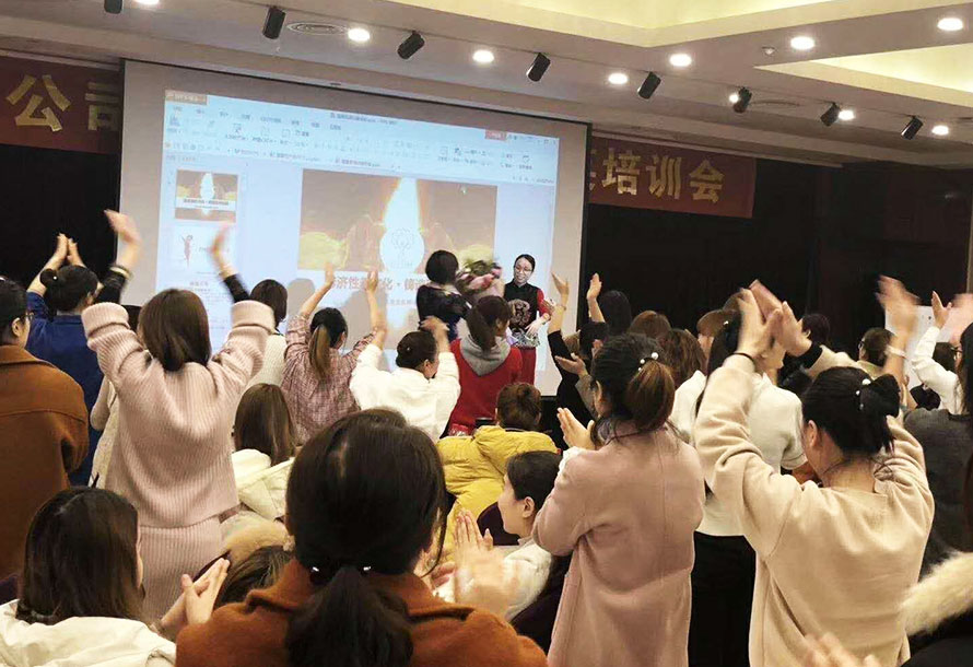 冰球突破mg——帮助客户复制专家团队